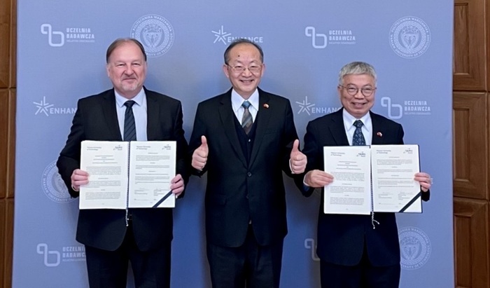 Taipei Tech President Wang Sea-fue and Warsaw University of Technology President Krzysztof Zaremba renewed the memoranda of understanding