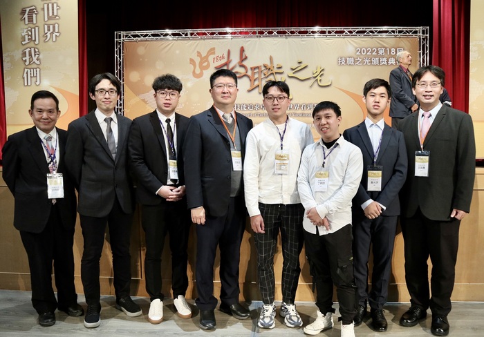 Three groups of 5 Taipei Tech students had received the Outstanding Award of Technological and Vocational Education