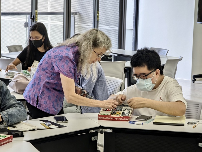 The topic of the 5-day lecture was on crystal chemistry and structure property relations, targeting at graduate students with material science backgroundImage