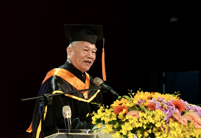 The ceremony also saw Shen Jong-chin, vice chairman of China Development Financial Holding Corporation, being awarded an honorary doctorate in engineering