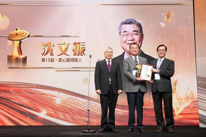 Shen Wen-Chen, Chairperson of Topkey Corporation and Taipei Tech honorary doctorate receiver, was awarded the 2020 Compassion Award