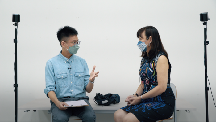 Tsao Hsiao-yue shares her creative motives and processes with Taiwan News. (Taiwan News photo)