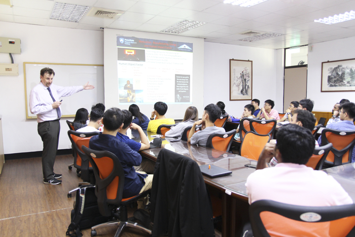 Dr. Randall delivered a speech to the faculty and the students of the College of Engineering.