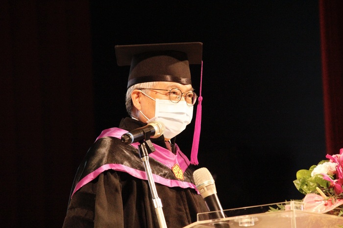 President Wang encouraged the graduates to find their spark in darkness and to step out of the comfort zone