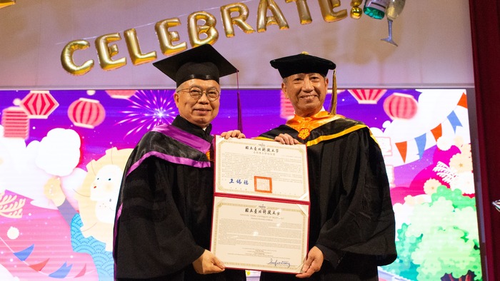 Chang Hong-chia, the Chairman of Holmsgreen Group  was conferred the honorary doctorate degree at the ceremony