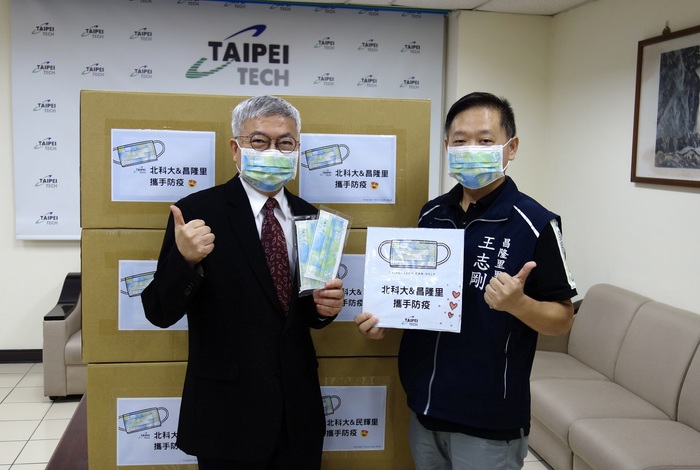 6,000 Taipei Tech masks were given out to the neighboring villages and hospital to express love and care to the community