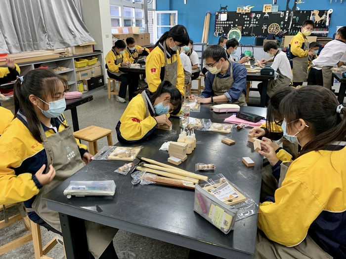 Taipei Tech collaborates with Feng Yuan Junior High School to enhance culture and sustainability education
