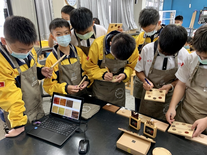 Three hundred students participated in the woodcraft trial classes