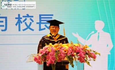 任貽均校長於畢業典禮勉勵畢業生勇敢迎向AI時代挑戰