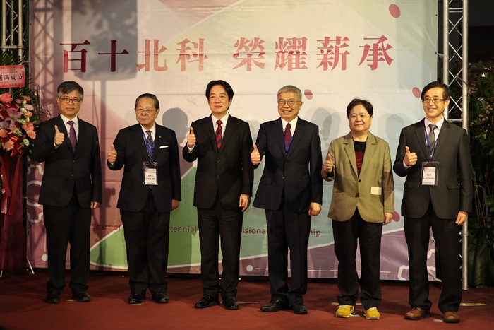 Taipei Tech held a ceremony on 26th November to celebrate the new monumental pillar erected on campus for the school’s 110th anniversary